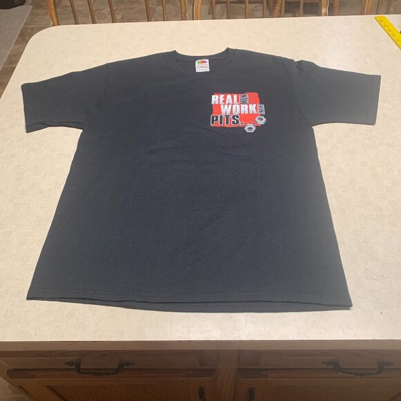 Real Men Work In The Pits T Shirt Medium - Picture 2 of 8